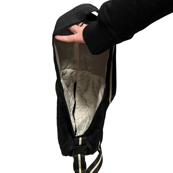 Small Crossbody Soft Pet Travel Carrier - Picture 6 of 7